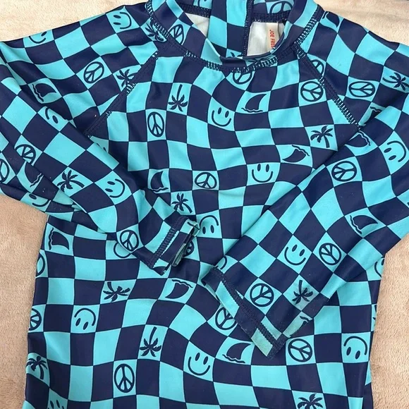 Smiley RashGaurd - Picture 3 of 4